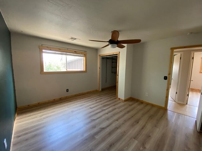 Building Photo - Beautiful Flagstaff Rental