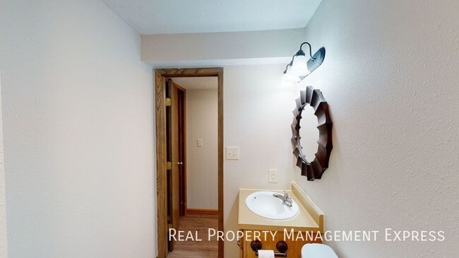 Building Photo - 3 Bed 3 Bath Home in Sioux Falls!