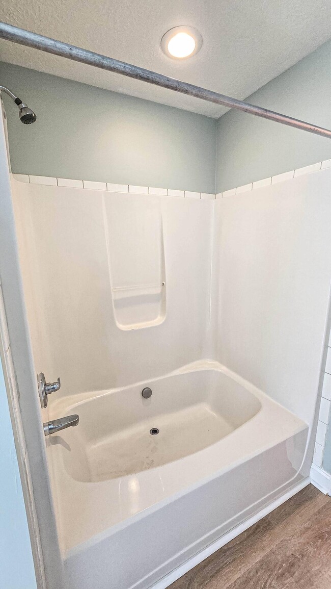 Building Photo - 831 Landing Dr