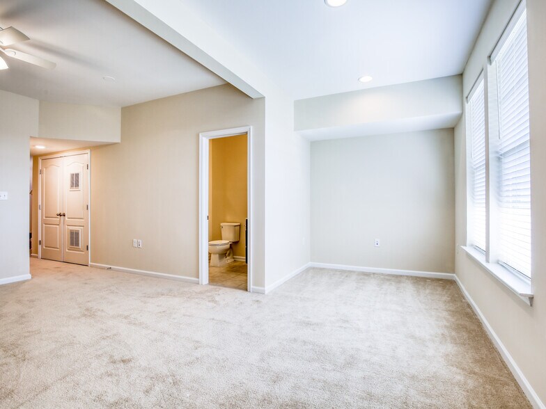 Building Photo - 107 Alderman Way