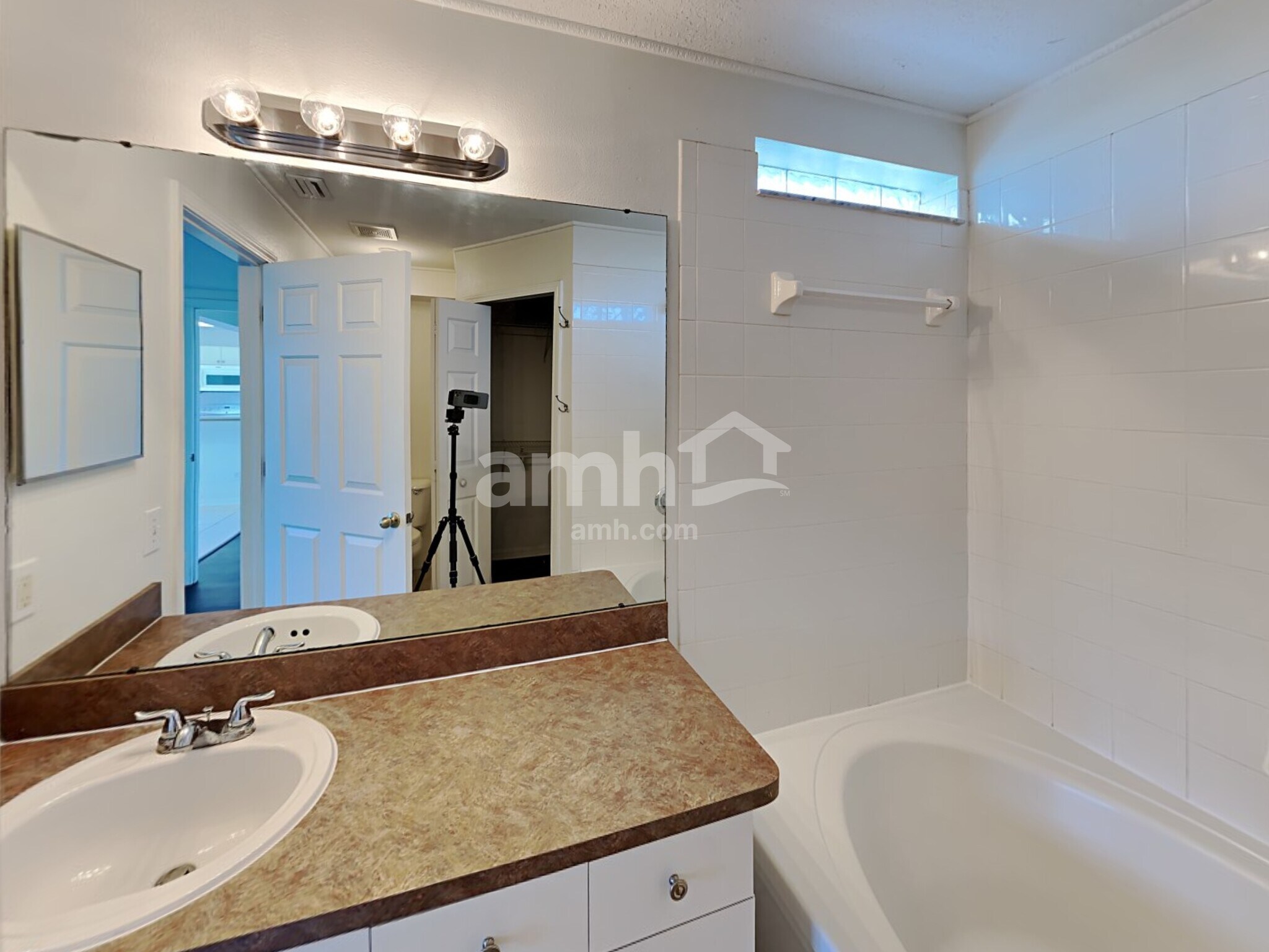 Building Photo - 9643 Patrician Dr