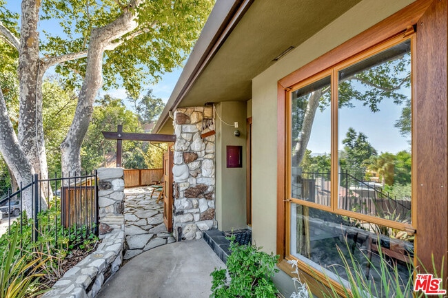 Building Photo - 15511 Woodcrest Dr