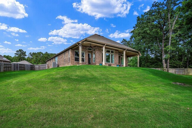 Building Photo - 1810 Daly Way