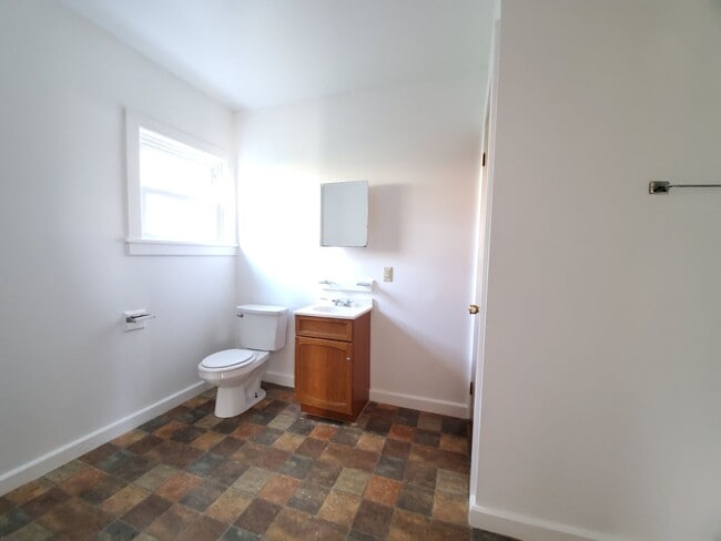 Building Photo - Adorable 3 bed 1 bath home For Rent in Bridgeton - $1575