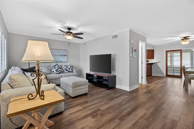 Building Photo - 6660 Cape Hatteras Way NE