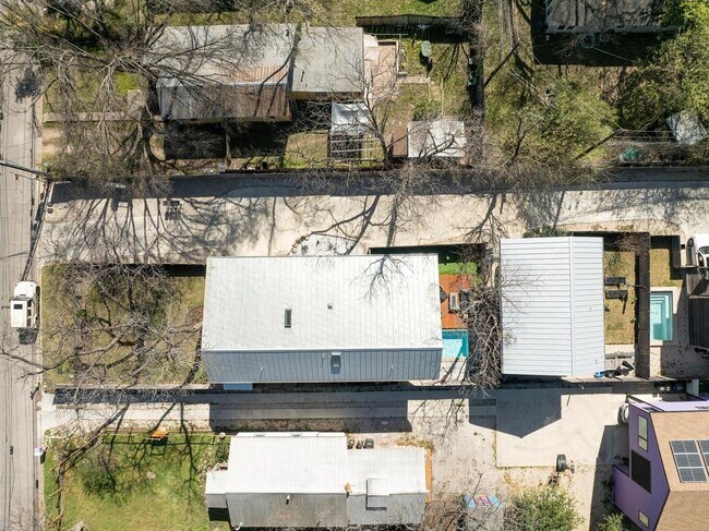 Building Photo - 1411 Haskell St