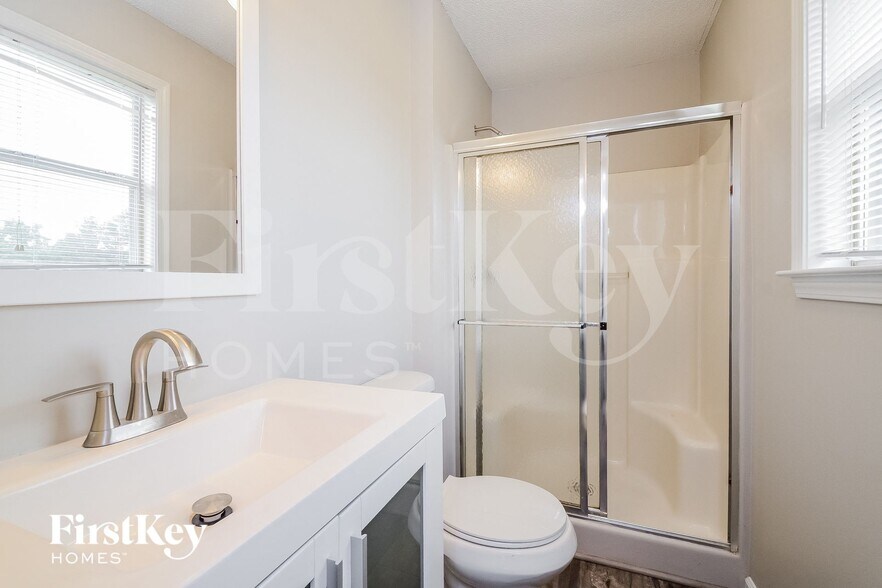 Building Photo - 1204 Gran Ave