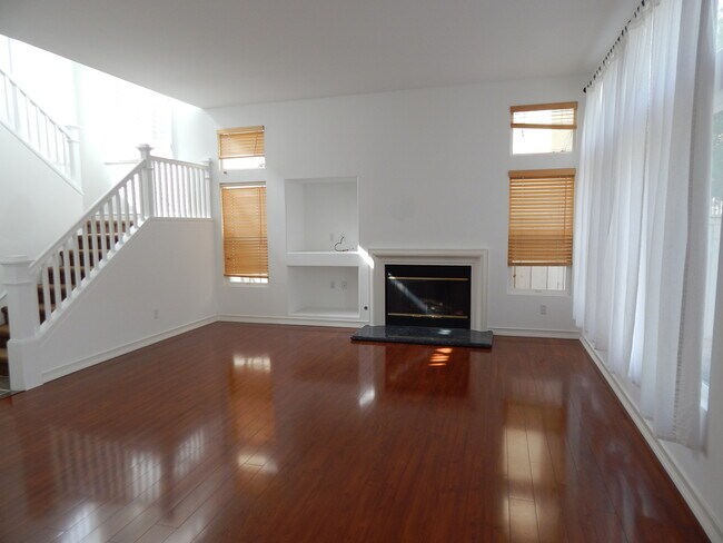 Building Photo - 39 Whispering Pine