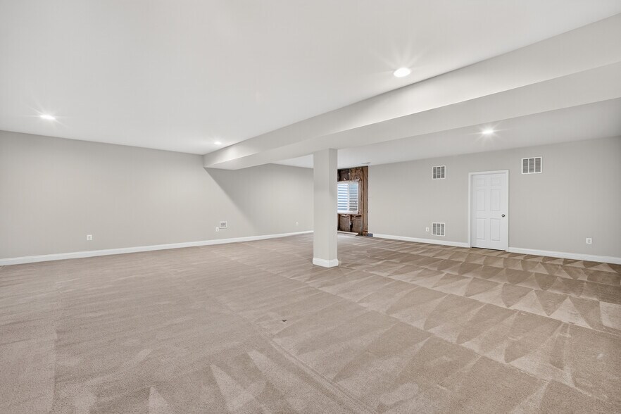 Building Photo - 23202 Evergreen Ridge Dr