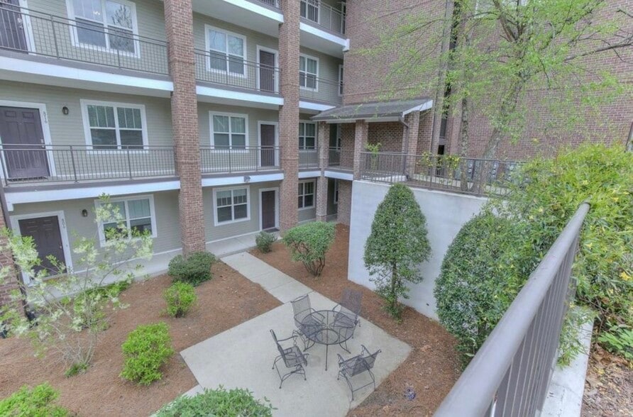 Building Photo - 2310 Elliott Avenue