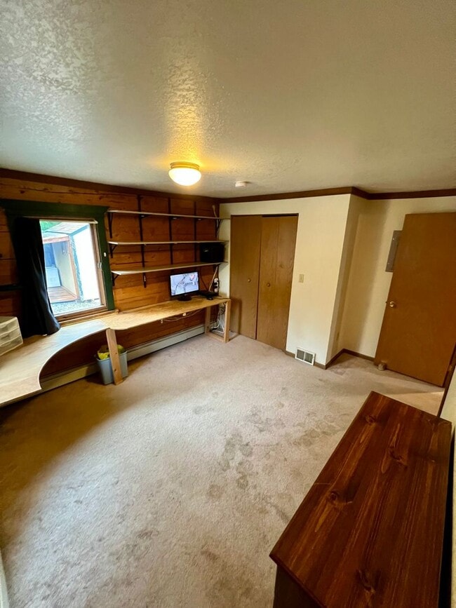 Building Photo - Charming 2-Bedroom Home in Fairbanks – Pet...