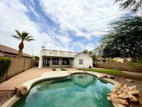 Building Photo - 637 W Citrus Way