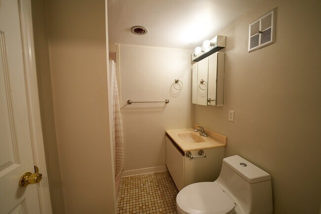 Building Photo - 16 Winter St