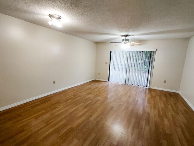 Building Photo - 117 Crown Point Cir