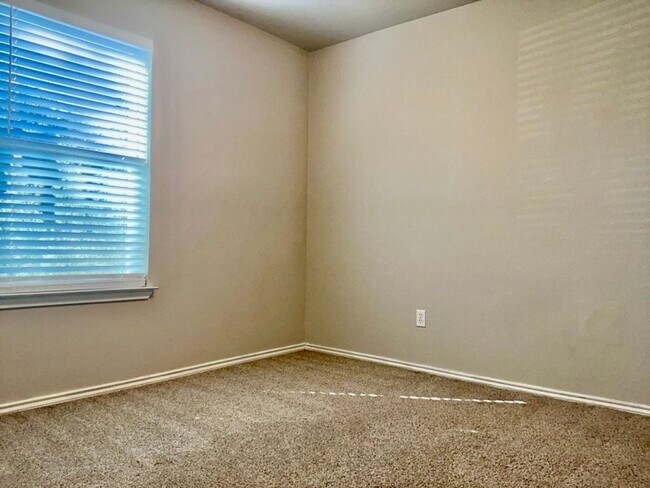 Building Photo - Adorable Move-In Ready 3/2 in Georgetown! ...