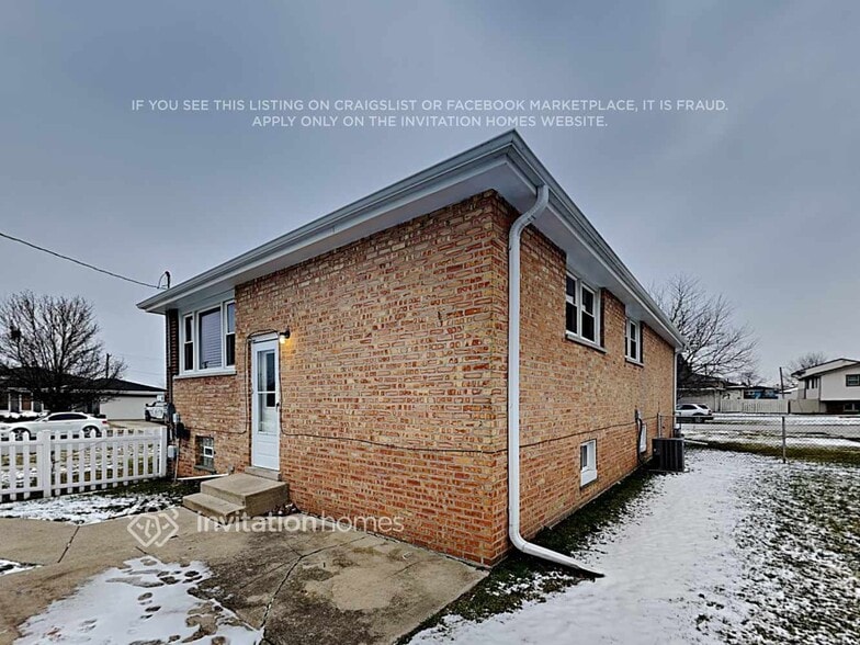 Building Photo - 17379 Oleander Ave