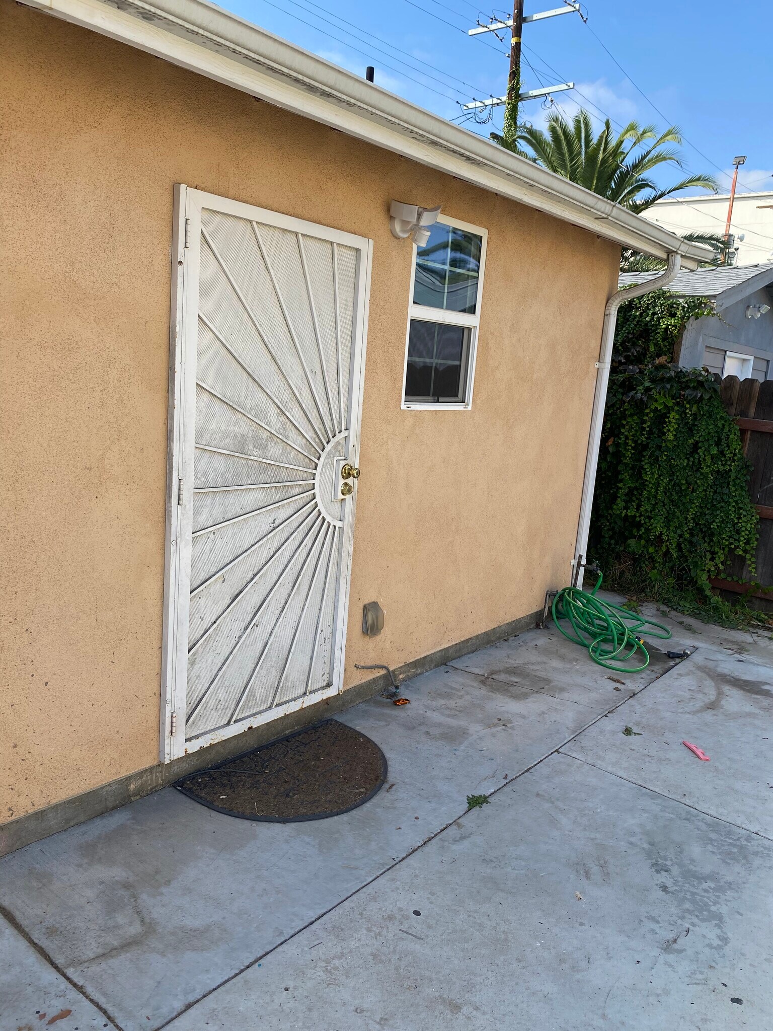 Entry - 834 W 106th St