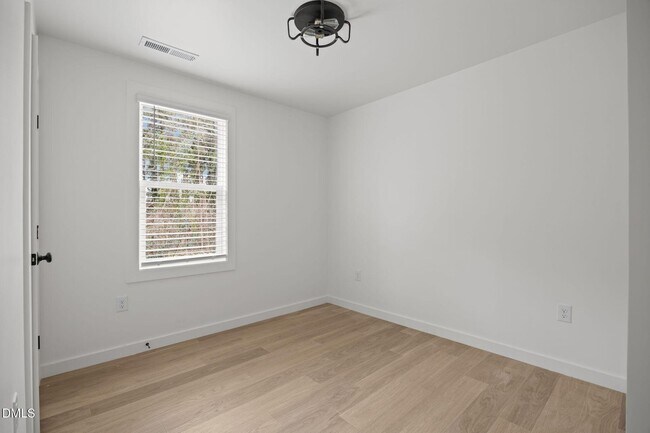 Building Photo - 2811 Wilcox Pl