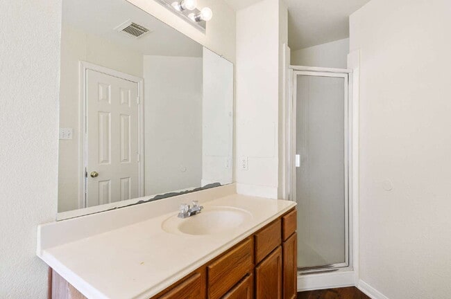 Building Photo - 203 Paradise Ln