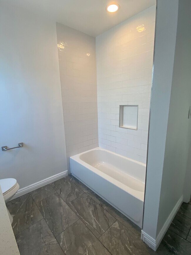 Building Photo - 11091 Violet Dr