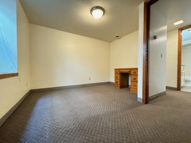 Building Photo - 408 N Frances St