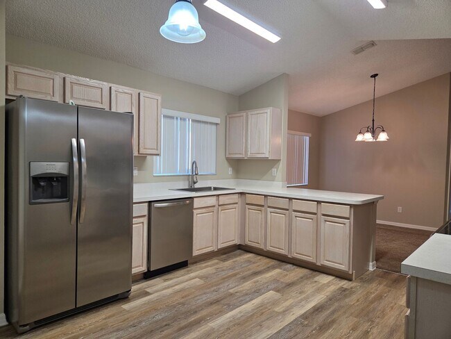 Building Photo - 3/2 In King's Ridge 55+ Community