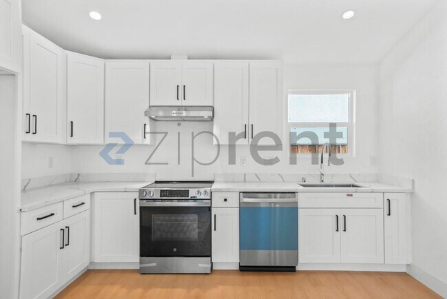 Building Photo - Unit 2