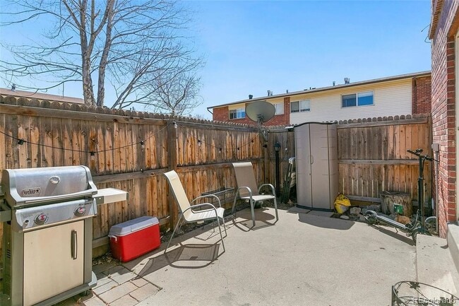 Building Photo - Westminster Townhome