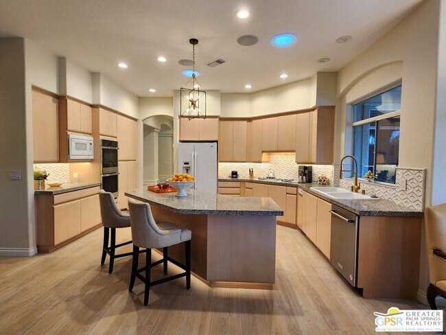 Building Photo - 36660 Palm Ct