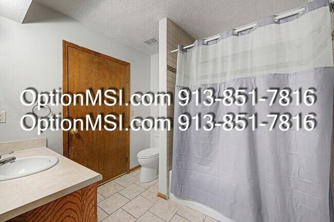 Building Photo - Charming & Spacious 2-Bed / 2-Bath Apartment in Gladstone