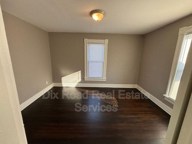 Building Photo - 304 Stanley St