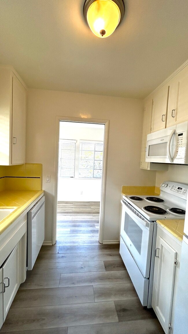 Building Photo - 251 S Church Ln