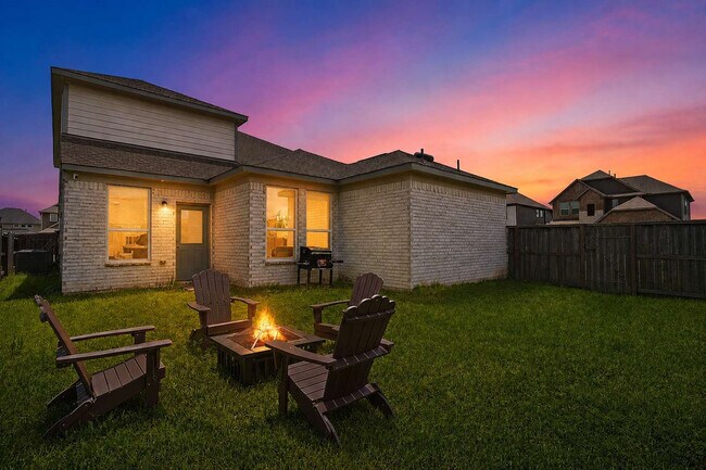 Building Photo - 5462 Grand View Dr