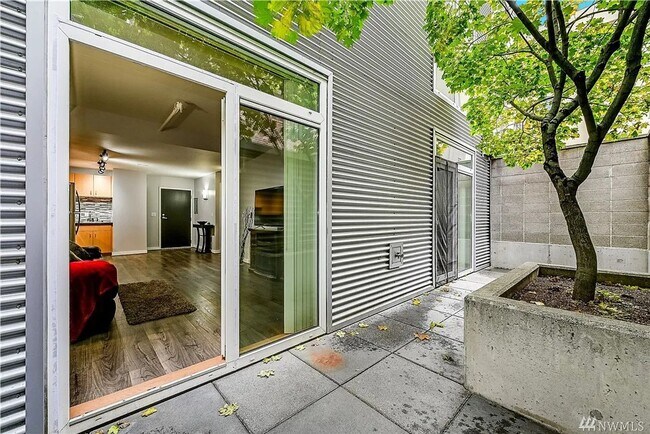 Building Photo - 103 Bellevue Ave E