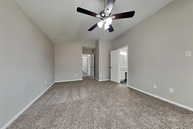 Building Photo - 2702 Fox View Cir