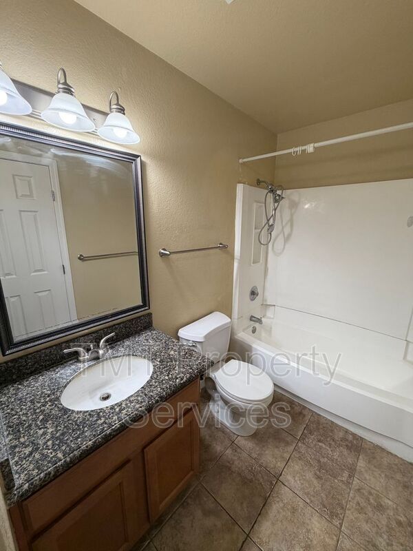 Building Photo - 3715 Tallyho Dr