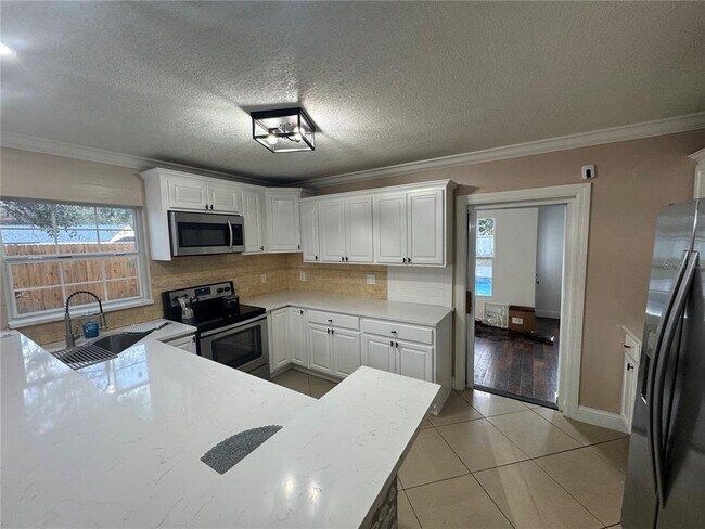 Building Photo - 16008 Sagebrush Rd