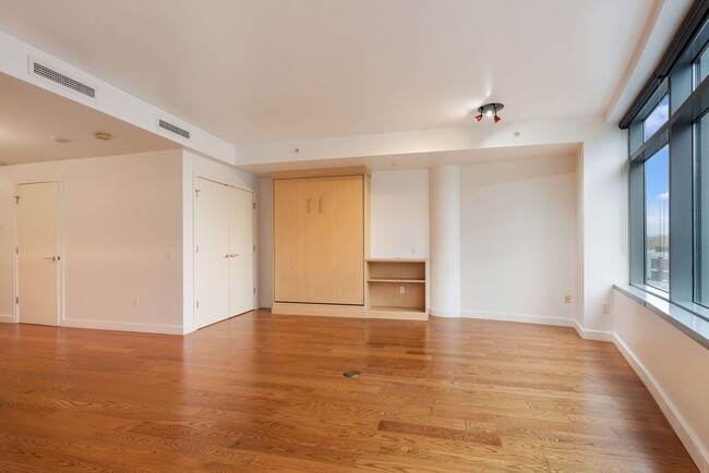 Building Photo - 3601 S River Pkwy