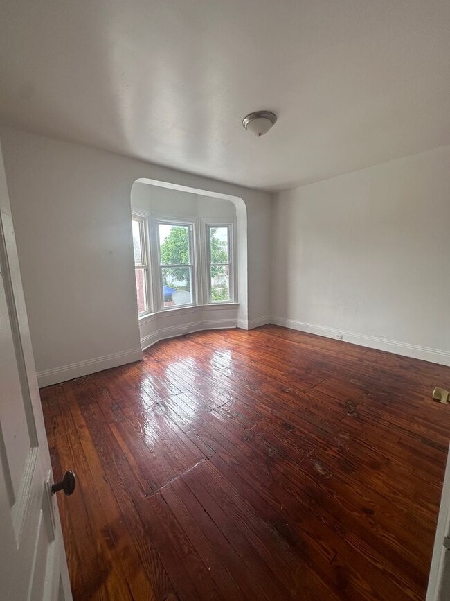 Building Photo - Spacious 5 Bedroom with Off Street Parking