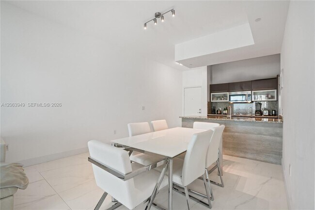 Building Photo - 950 Brickell Bay Dr