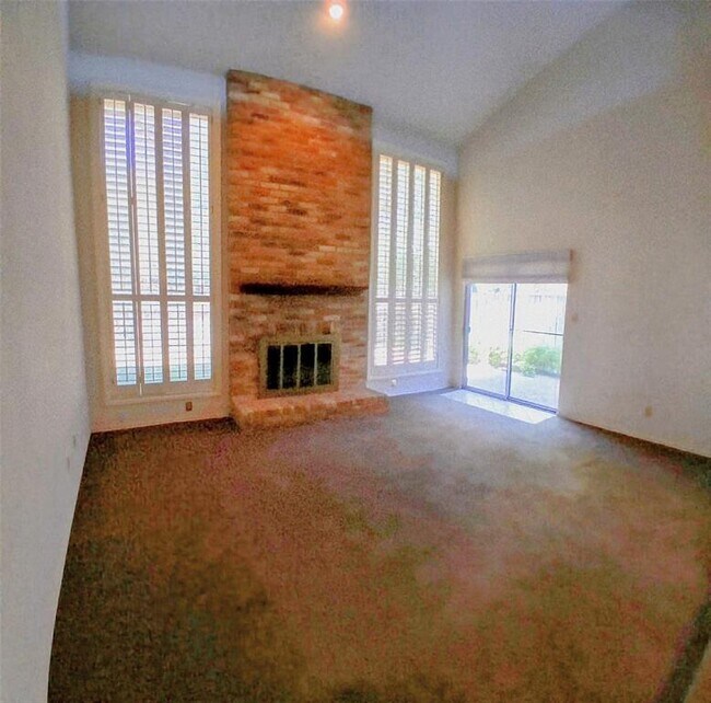 Building Photo - 8226 Summer Side Dr