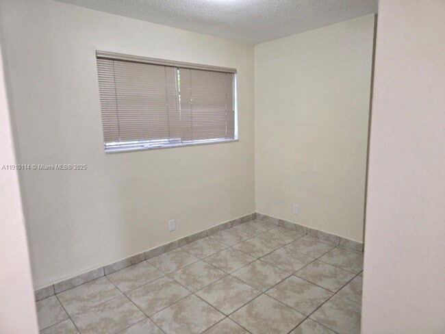 Building Photo - 305 N 61st Ave