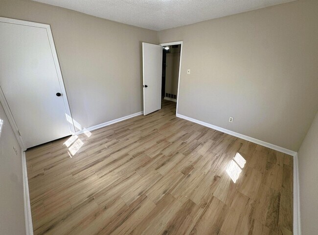 Building Photo - 961 N Perkins Rd