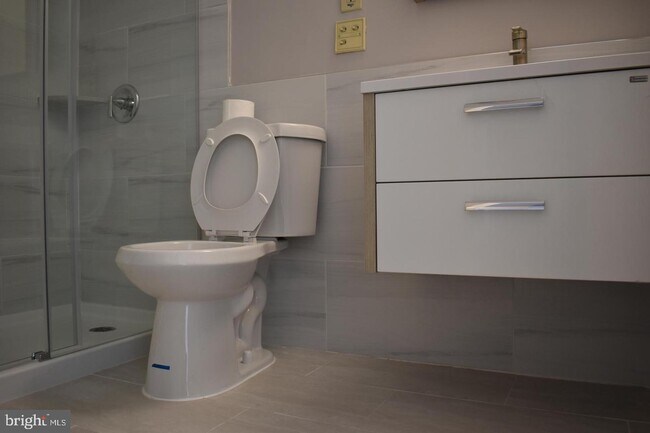 Building Photo - 7-1840-1807 Frontage Rd