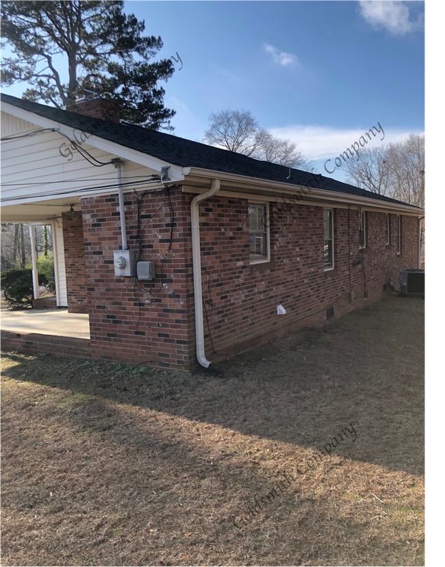 Building Photo - 12 Danhardt St