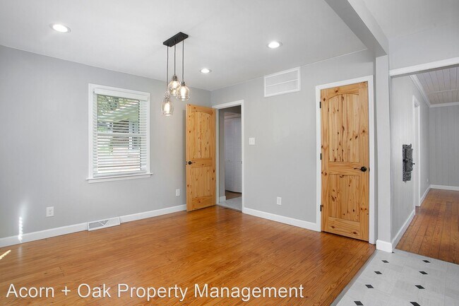 Building Photo - 2 br, 1 bath House - 1305 Sedgefield St.