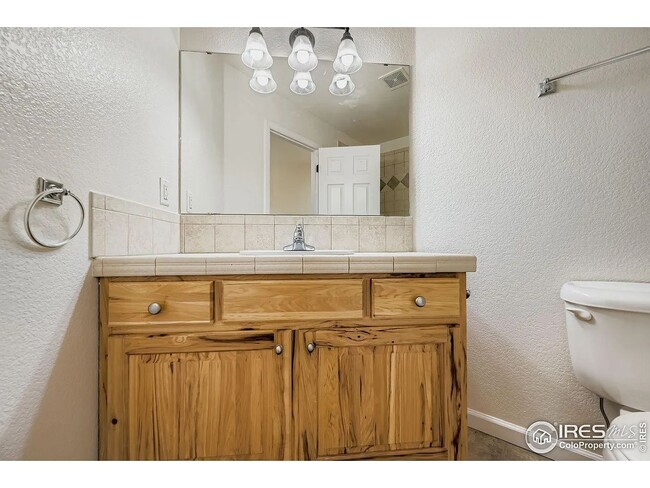 Building Photo - 300 Riverview Ct