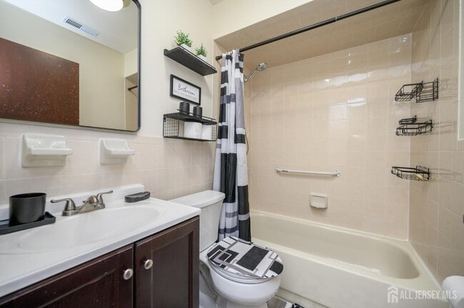 Building Photo - 4112 Birchwood Ct