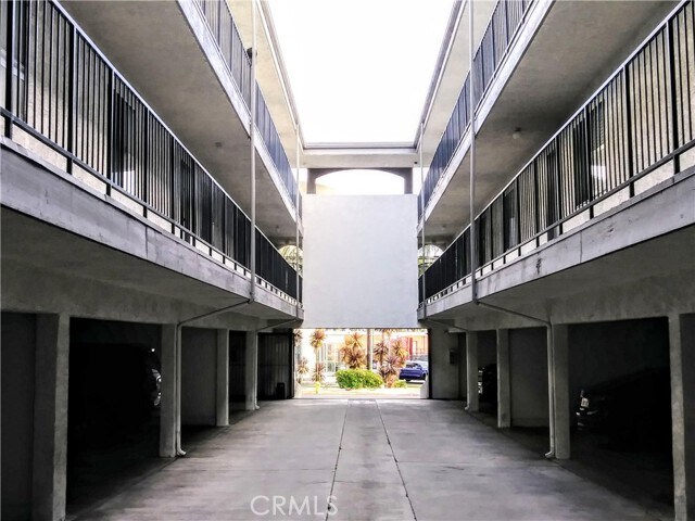 Building Photo - 501 E Hyde Park Pl