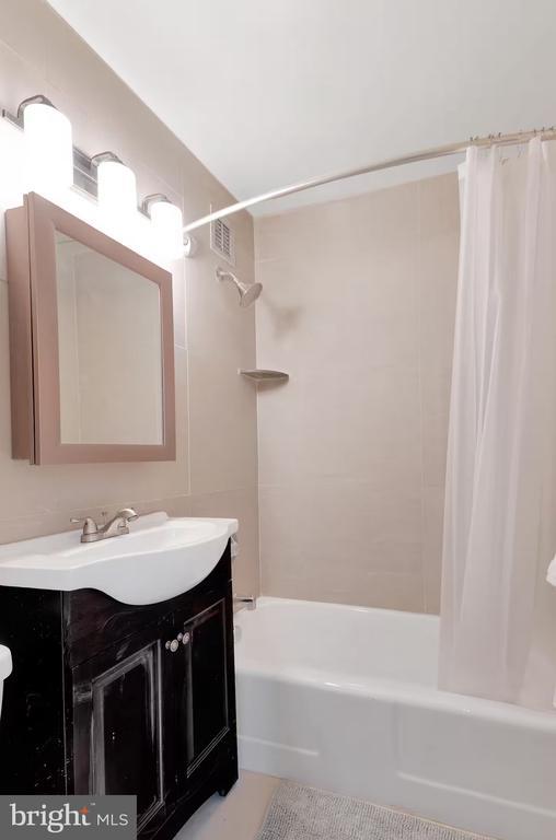 Building Photo - 1111 Arlington Blvd